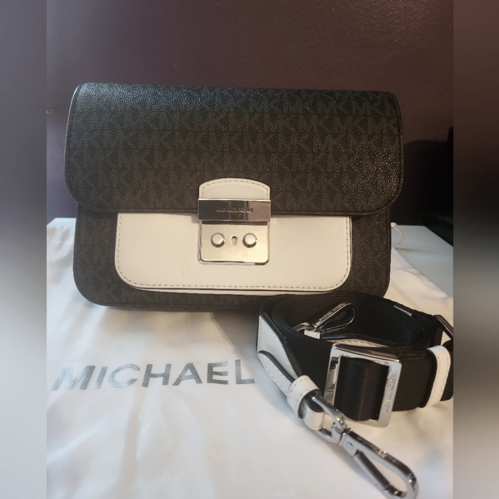 EUC Michael Kors crossbody 🖤🩶🤍